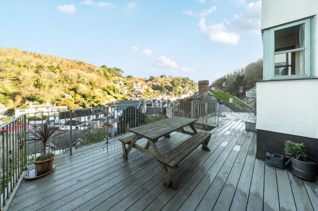 Front Terrace & View