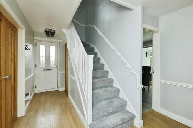 4 bed Detached for sale Image 10