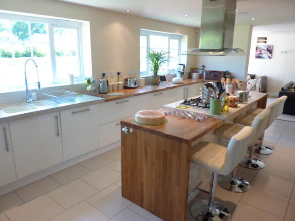 Further Kitchen Image