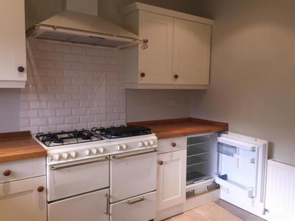 2 bed Terraced to rent Image 4