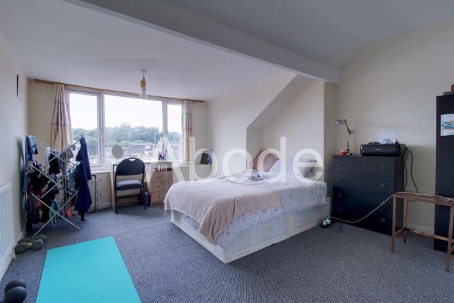 3 bed House to rent Image 5