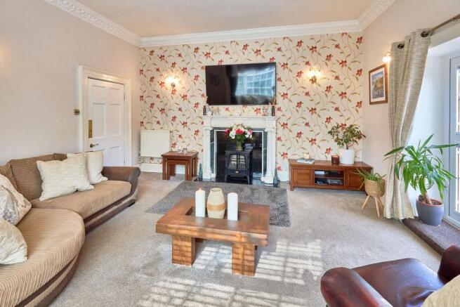 6 bed Detached for sale Image 9