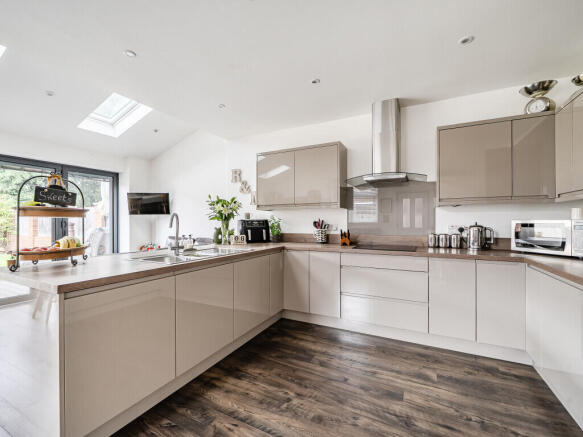 3 bed Semi-Detached for sale Image 12