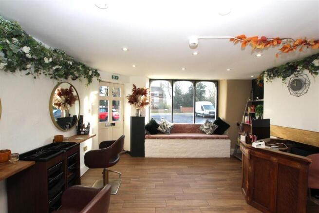 Salon or Potential Living Room - b.JPG