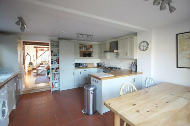 Kitchen 2.JPG