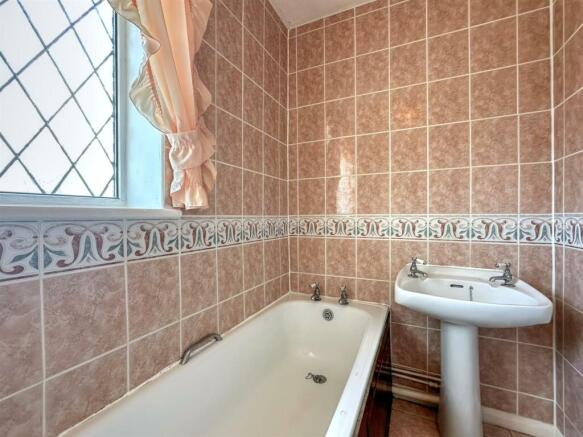 BATHROOM/WC