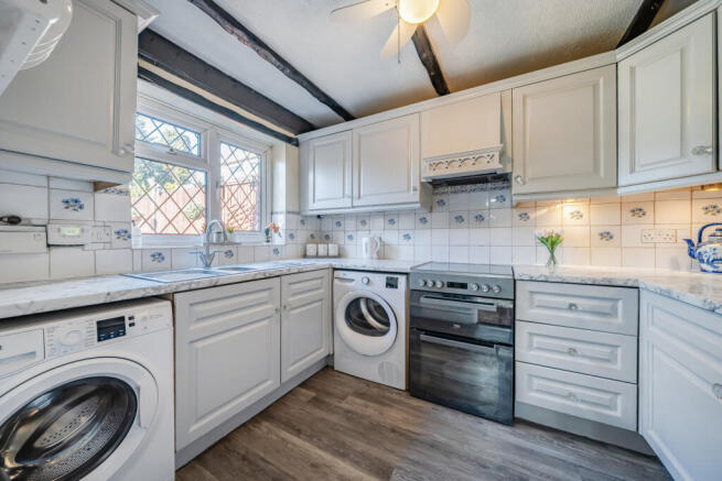 1438445-17-69d528...