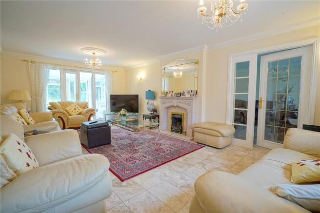 6 bed Detached for sale Image 6