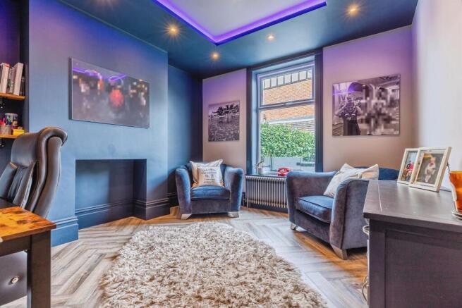6 bed Detached for sale Image 8