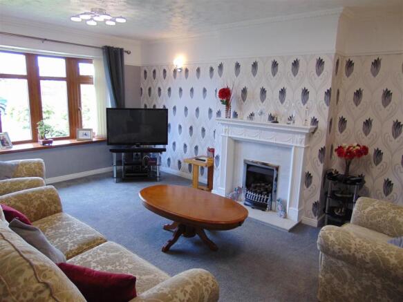 IMPRESSIVE LOUNGE