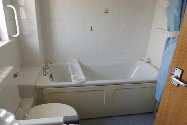 26 Balliol  Road, bathroom