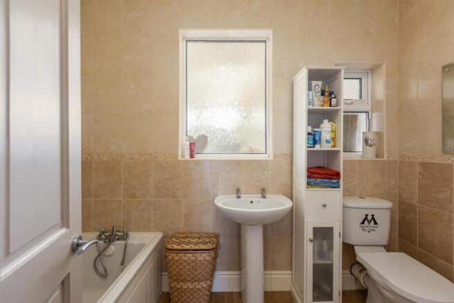 3 bed House for sale Image 10