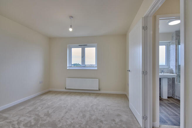 4 bed House for sale Image 8