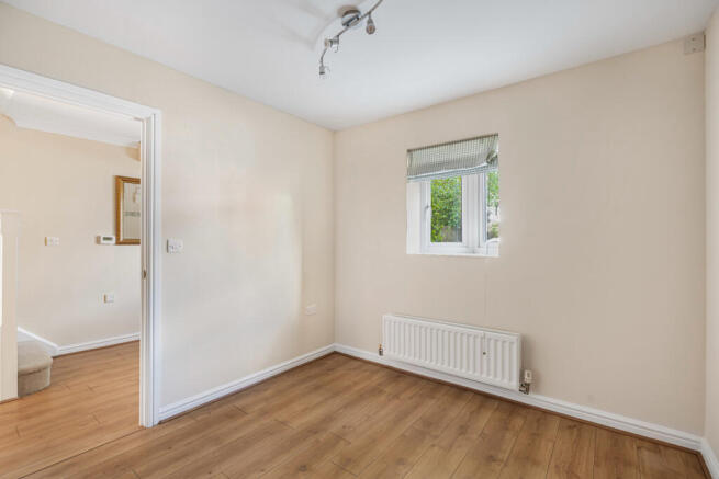 Heron Close, Farnham, Surrey, GU9 photo 4