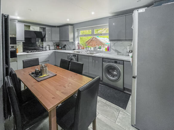 4 bed Semi-Detached for sale Image 5