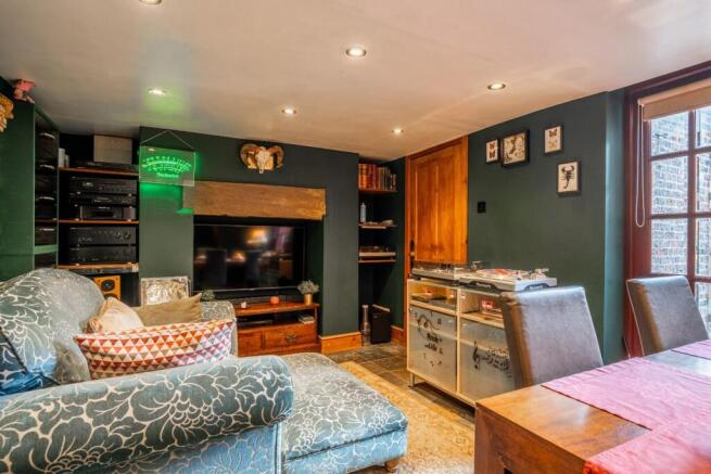 2 bed Apartment for sale Image 3