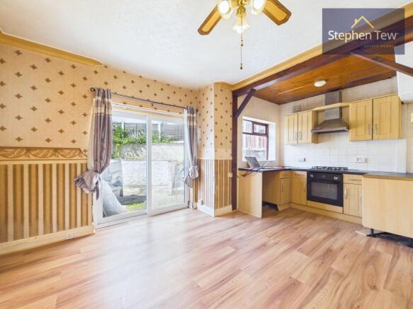 Kitchen/ Dining Room