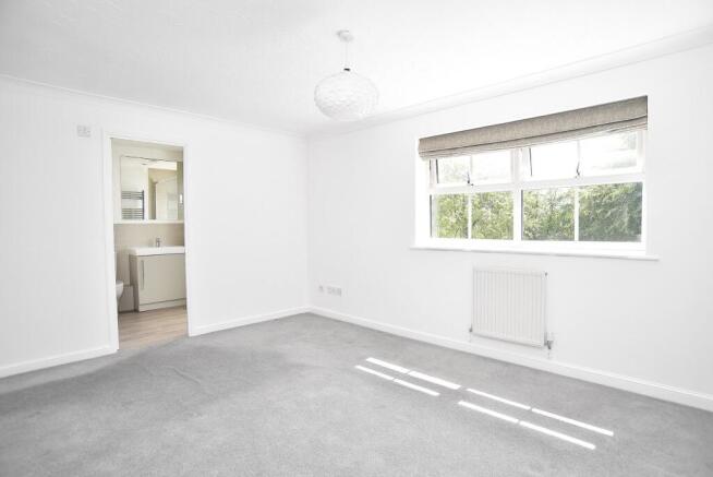 4 bed Detached for sale Image 10