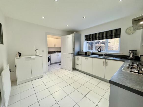 Rosefield Avenue, Woolley Grange, Barnsley,S75 5FG photo 4