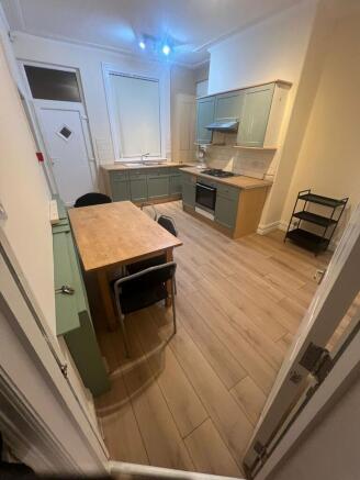 4 bed Terraced to rent Image 12