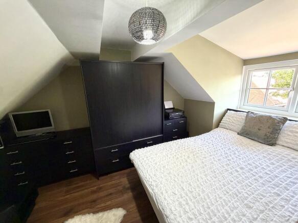 3 bed Terraced for sale Image 10