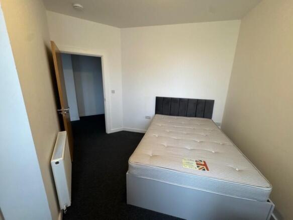 5 bed Flat to rent Image 4