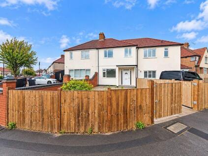 Burns Avenue, Southall