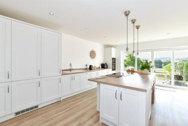 Kitchen/ Dining Area