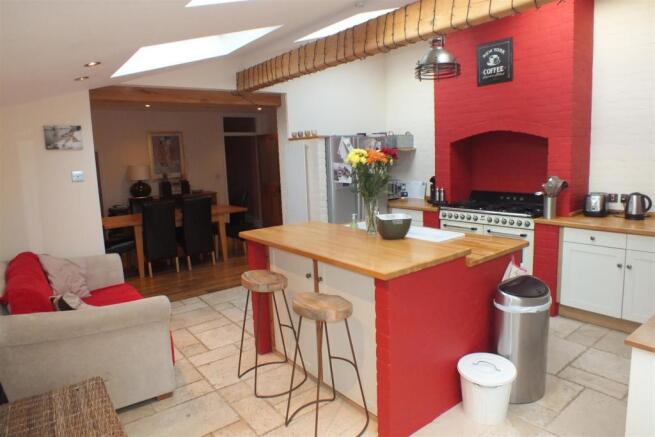 Kitchen 2.JPG
