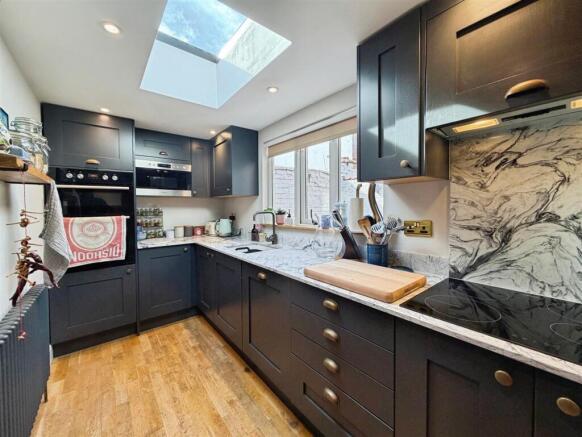 25cf95e0--4F2B-8FE7-0DAC9A029FFD-23757-000009F393F