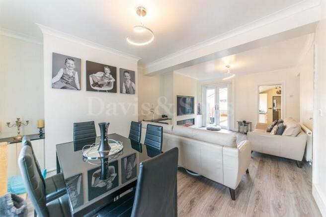 Lounge/Dining Room