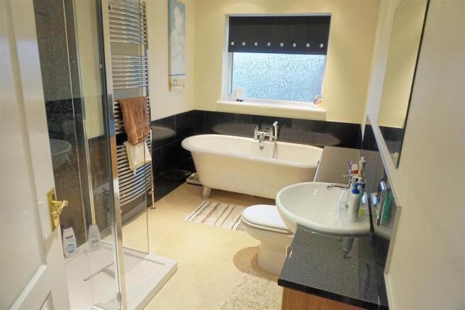 LUXURY FIRST FLOOR F