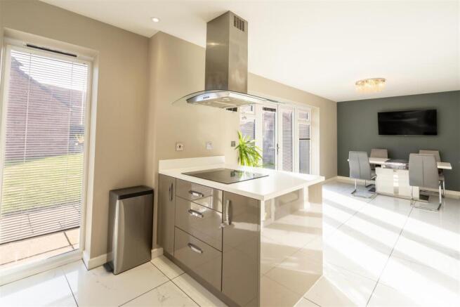 Kitchen / Dining Room