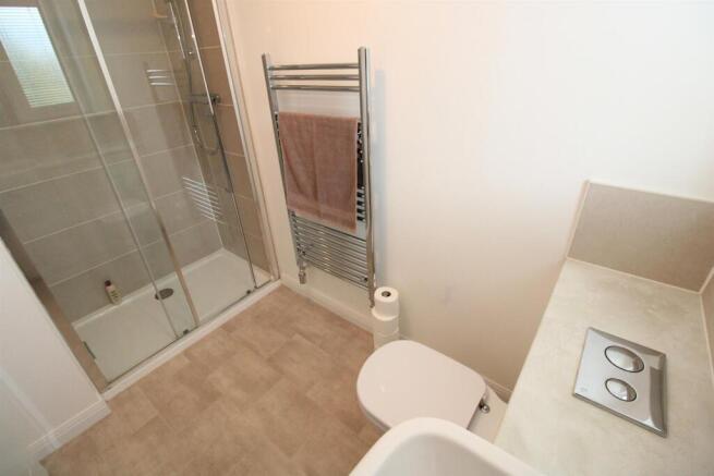 EN-SUITE SHOWER ROOM