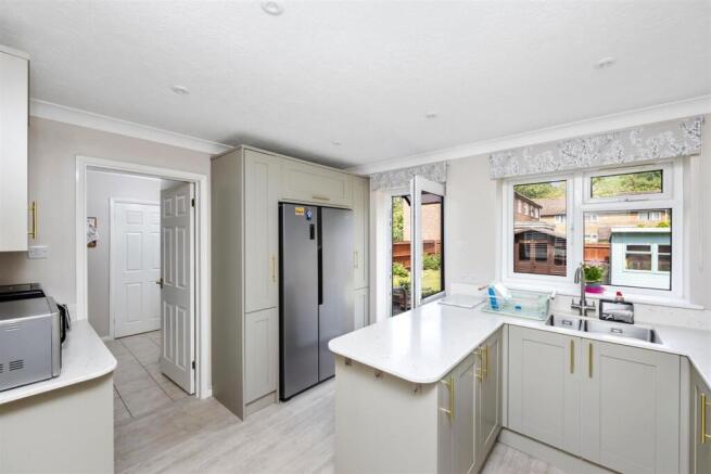 Thornbush Crescent 2 KITCHEN 2.jpeg