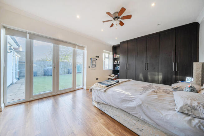 1382009-8-691b3df...