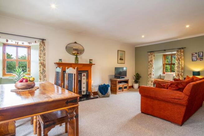 Lounge/ Dining Room