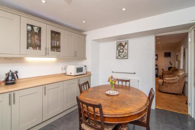Kitchen 3.jpg
