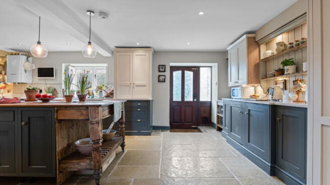 5 bed Detached for sale Image 7