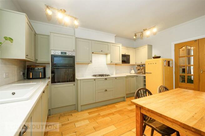 3 bed Terraced for sale Image 4