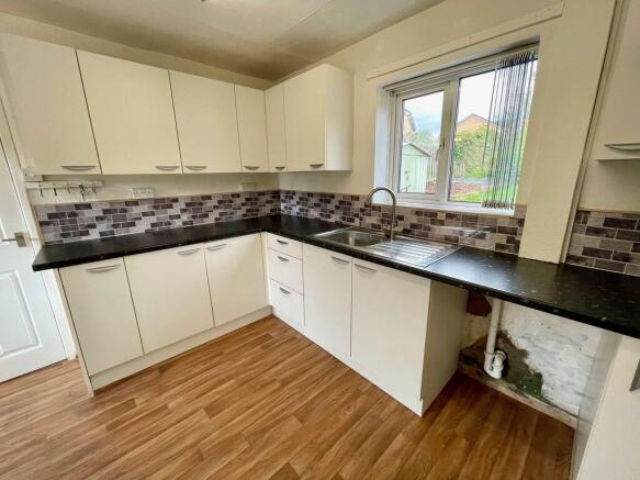 Holmwood Avenue, Rhostyllen, Wrexham photo 4