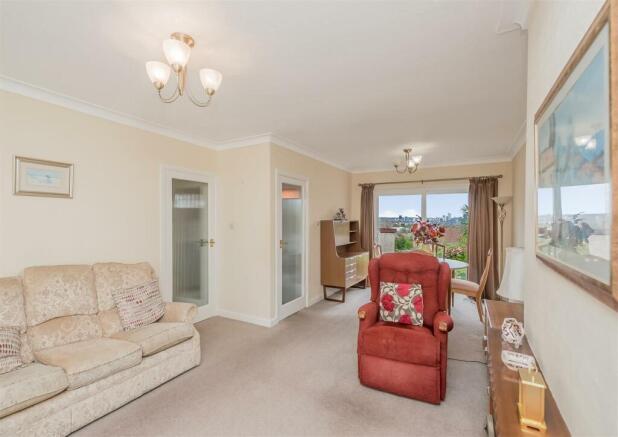 Living Room / Dining Area: