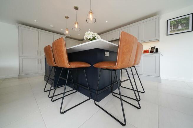 2 Range Avenue (7).jpg