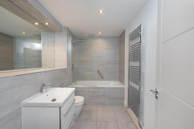 3 bed Apartment for sale Image 8