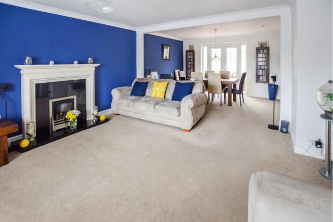 Lounge/Dining Room