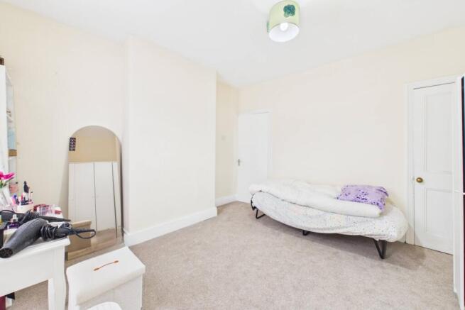 3 bed Terraced to rent Image 8