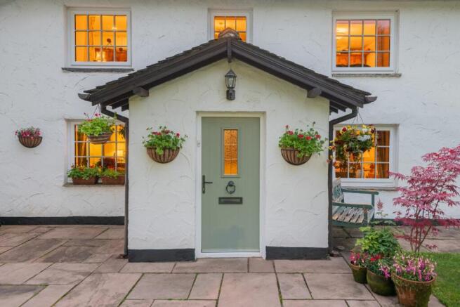 2 Storrs Park Cottages