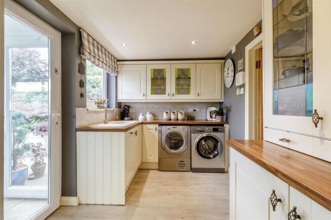 8512800-interior19.jpg