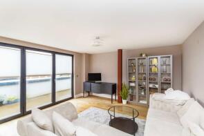 Flat 9, 223 St Johns Place, Twickenham Road, Isleworth TW7 6DH
