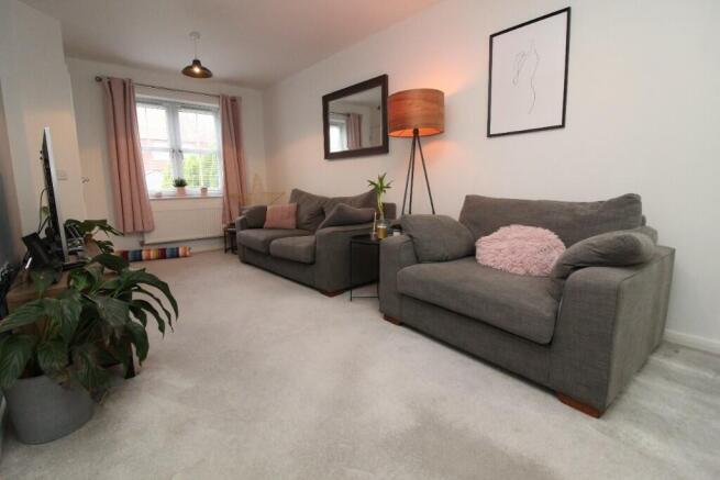 2 bed Terraced to rent Image 6